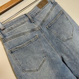 Blue Straight Leg Jeans with Classic Wash